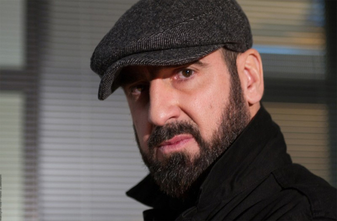 Cantona cắt đầu trọc để kỷ niệm 25 năm gia nhập Man Utd